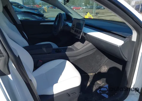 2023 Tesla Model Y Awd/Long Range Dual Motor All-Wheel Drive z USA, uszkodzony, nr VIN 7SAYGDEE7PA105947